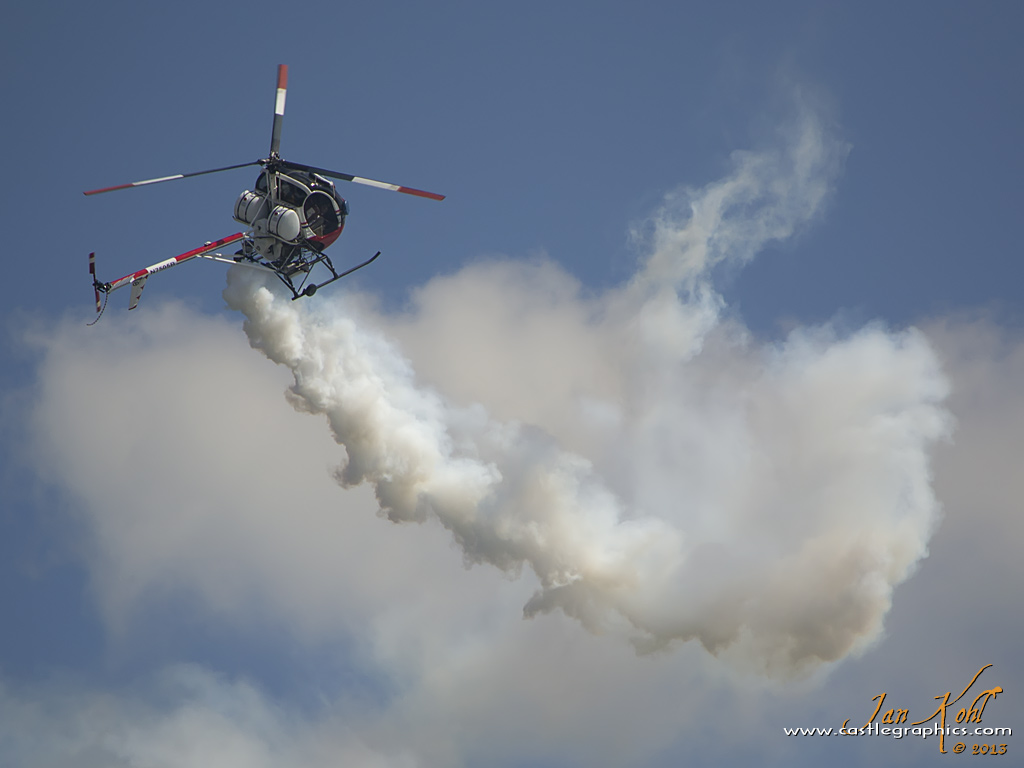 2013-09-22 7910
Schweizer 300C "Otto" blows out the smoke doing acrobatics at Winston Salem.
