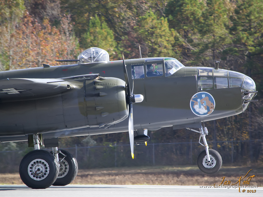 2013-11-09 9171
B-25 keeps the nosewheel high during a landing roll.
