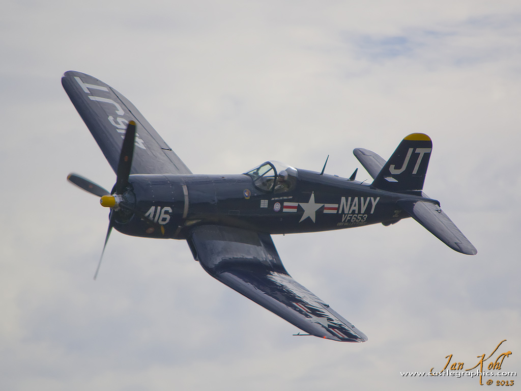 2013-11-09 9320
An F4U Corsair does a crowd review in the skies over Monroe, NC.
