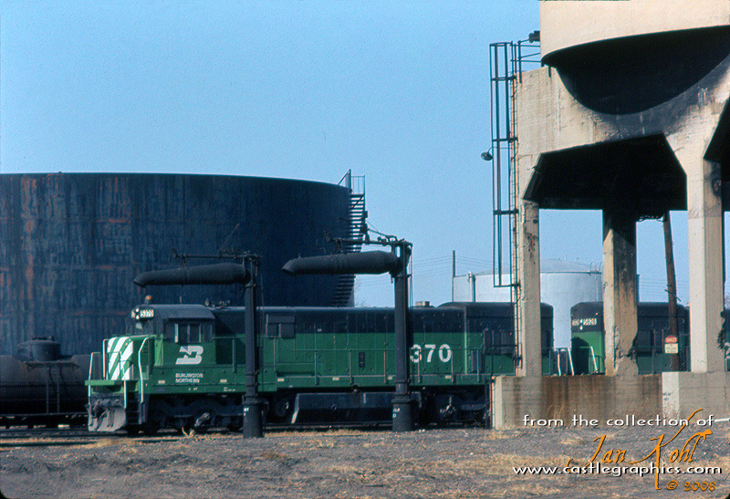 bn 5370 5828 U30C galesburg il 1976-11c
