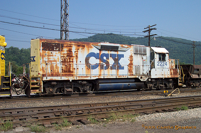 csx 2224 GP40-2 erwin nc aug25 2005
