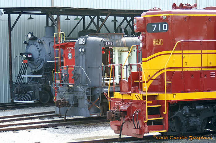 tvrm locomotives chattanooga tn apr22 2006
