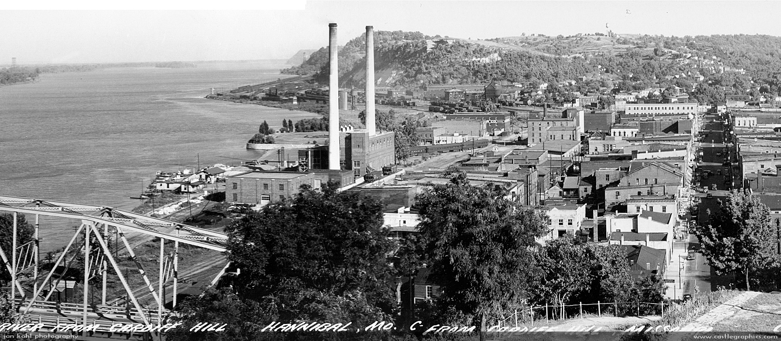 Hannibal, MO
A panoramic photo of Hannibal, Missouri, in 1939 from Cardiff Hill.
