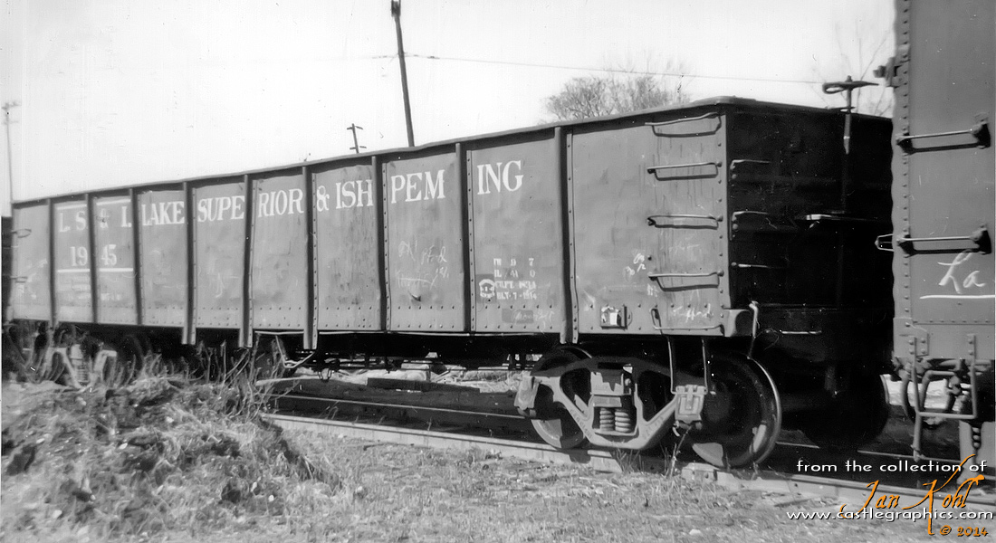 LS&I gondola on transfer track...
A LS&I gondola (built in 1914) appears to be sitting on the transfer track between the CB&Q & GM&O in Louisiana, MO.
