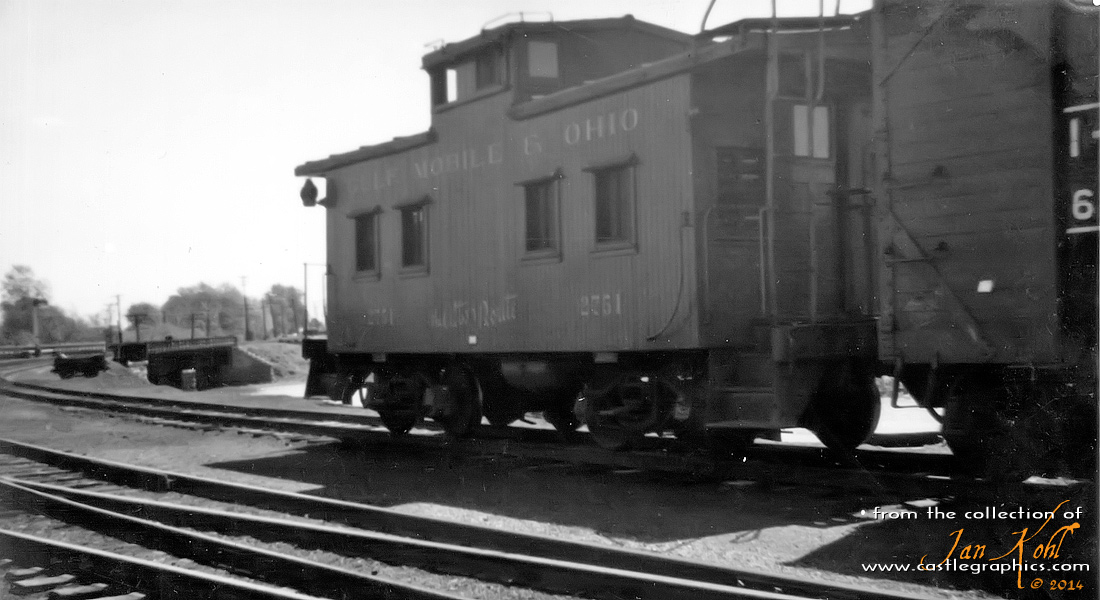 GM&O caboose on a westbound freight...
A GM&O caboose tails a freight heading west on the mainline towards Bowling Green.
