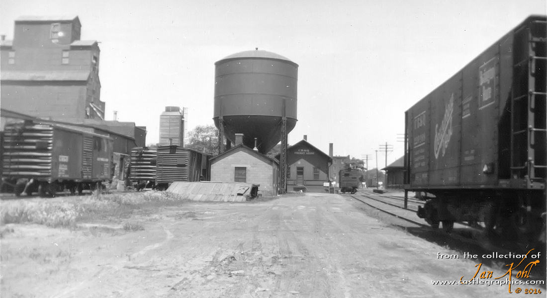 CB&Q yard, Louisiana, Mo
This was a very small yard for the Chicago, Burlington & Quincy, however, cars were dropped here for transfer to the GM&O line which came through town and visa-versa.  At right is an open hopper, called "battleships" by the crews (Archie Hayden).
