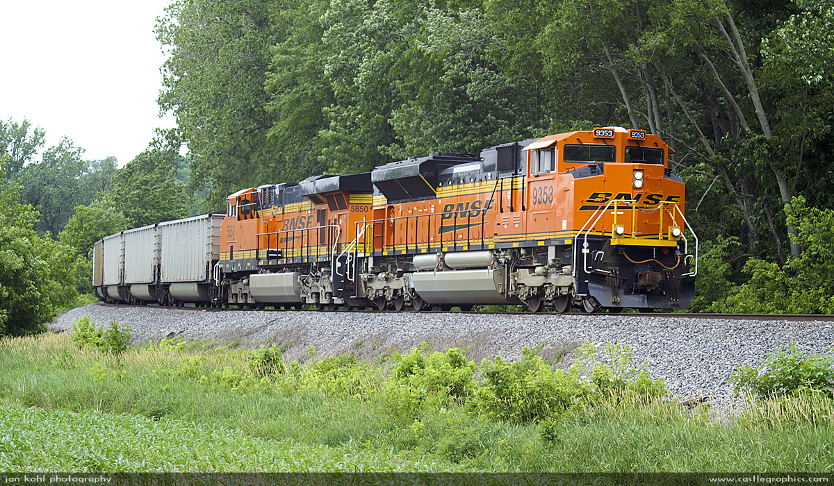 BNSF #9353 rounds the curve north of Clarksville.
Just north of the old Holcim cement plant.
