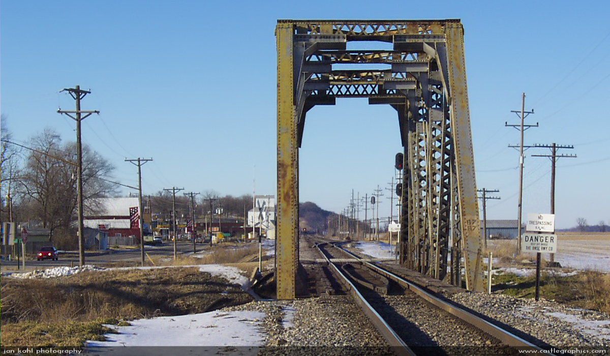 BNSF Railroad bridge
This 5-panel truss bridge was built in 1902 by the American Bridge Company.
