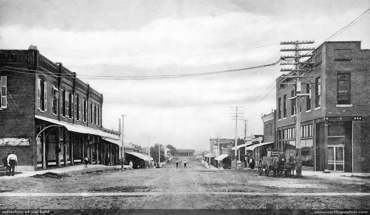 Elsberry, MO main street looking east - 1908
The CB&Q station/freight house is at the bottom of the hill.
