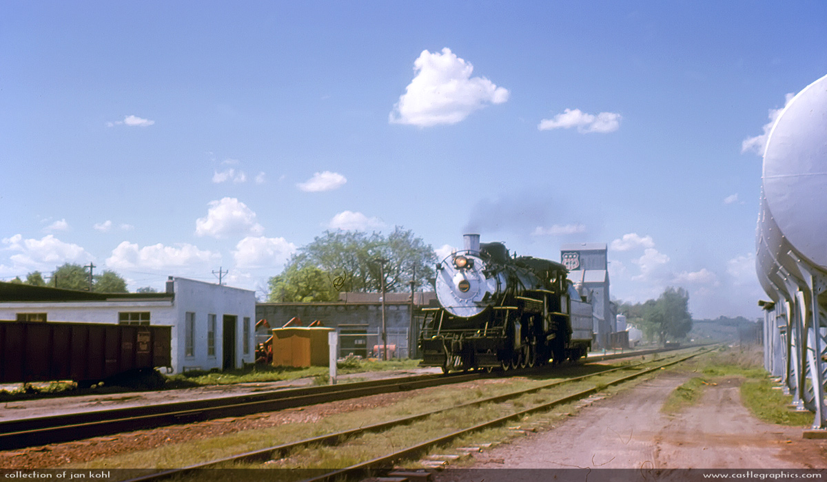 CB&Q #4960 in Elsberry - 1962
#4960 rolls light through Elsberry, MO on the way to pick up cars for a fan trip.

