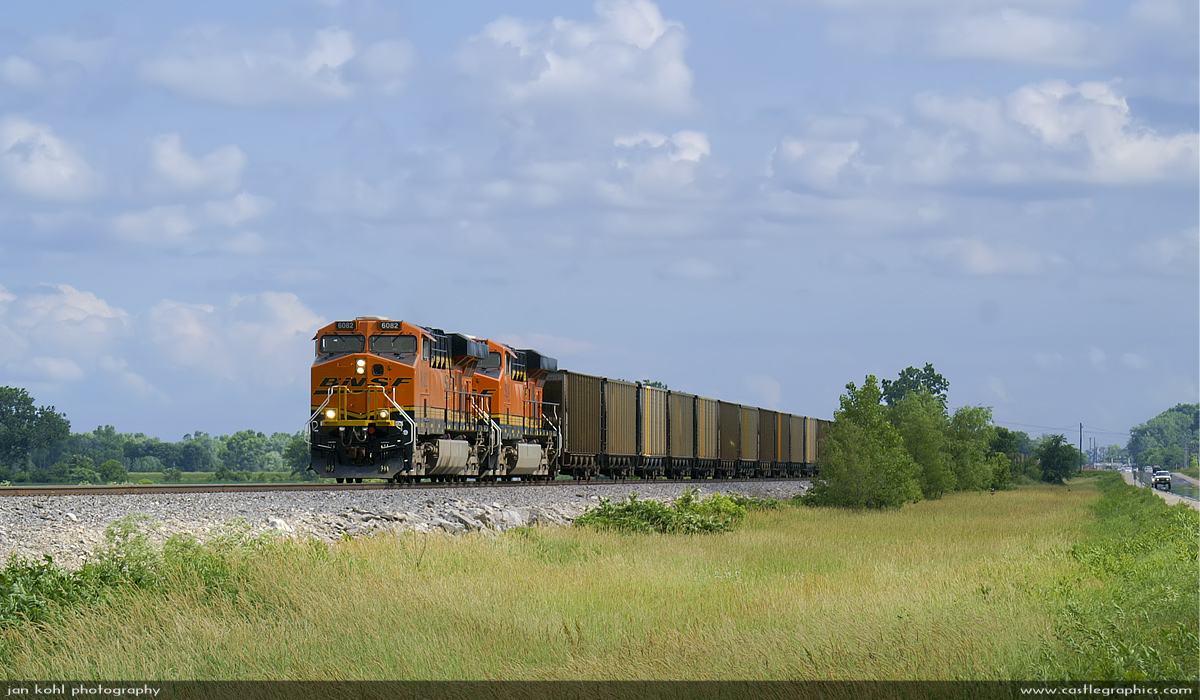 BNSF #6082 north of Winfield MO
ES44DC leads a drag of coal empties back north to be re-loaded
