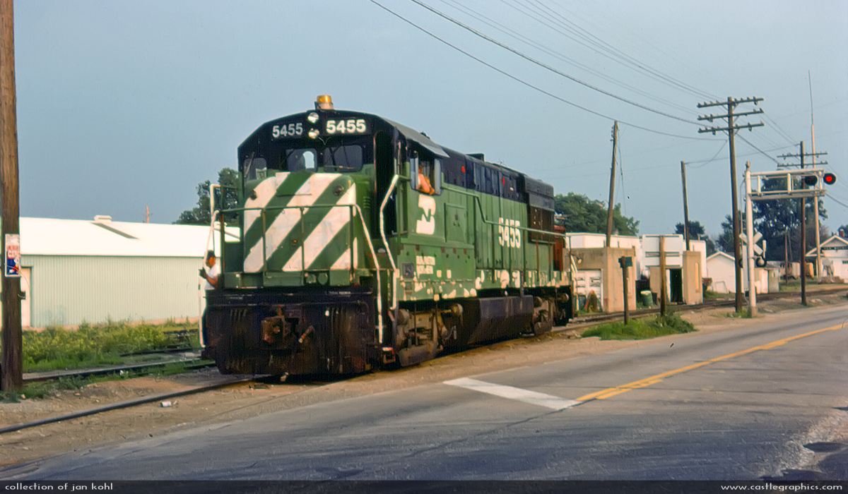 U28B in Old Monroe
BN U28B switches cars in Old Monroe.  Here it is on the Francis (high) line to Mexico, Mo.
