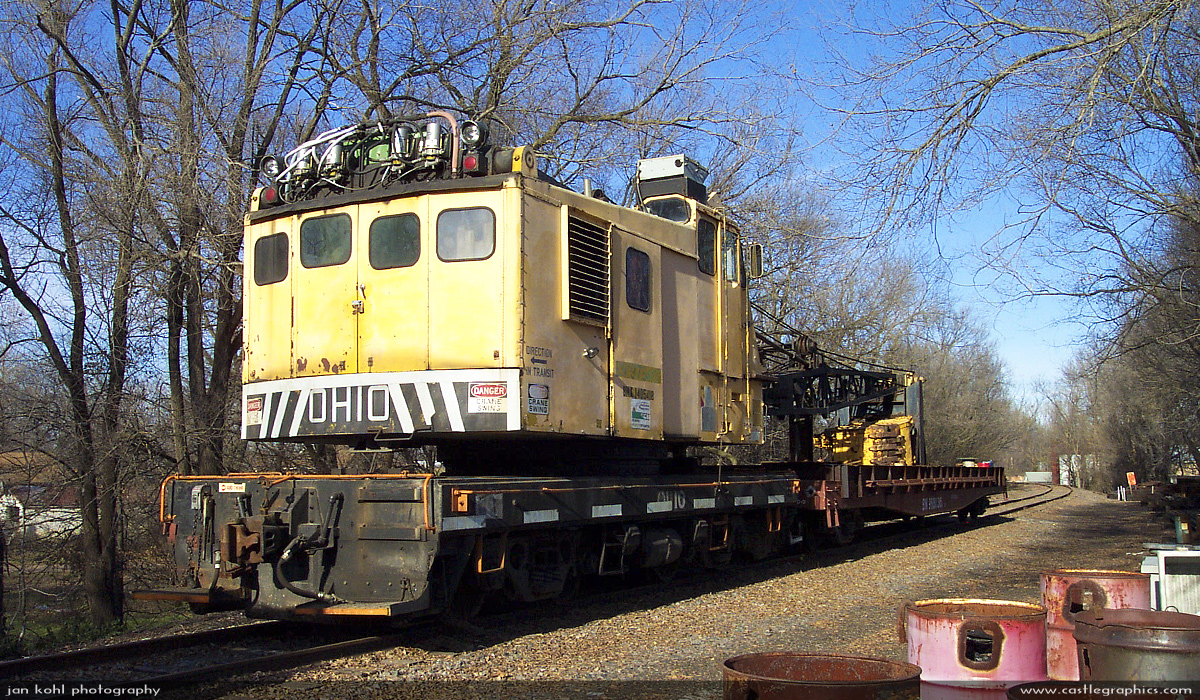 old mexico line old monroe mo dec18 2004
A MoW crane and flat car sits on the short bit of track that used to be the Francis line to Mexico, MO, and on to Kansas City.
