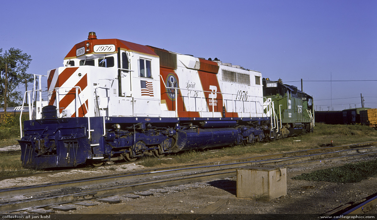 Burlington Northern Bicentennial SD40-2 #1976 in N. St. Louis yard
