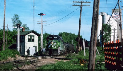 13lbt_switch_tower_louisiana_mo_1975c.jpg